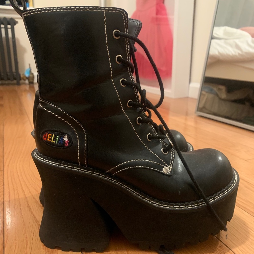 Delias Platform boots - Size 8